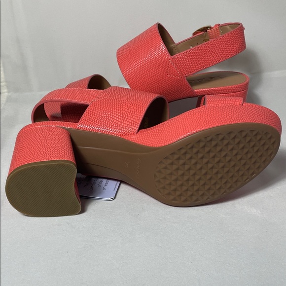Aerosoles Camilia Round Toe Platform Sandals Coral Lizard Embossed 
Size 7.5 - Picture 7 of 8